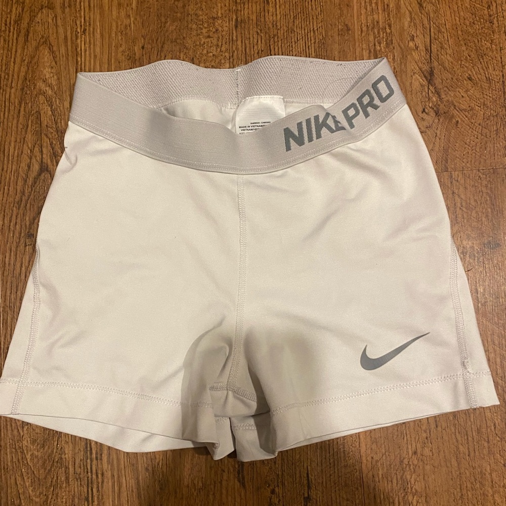 White Nike pro spanks